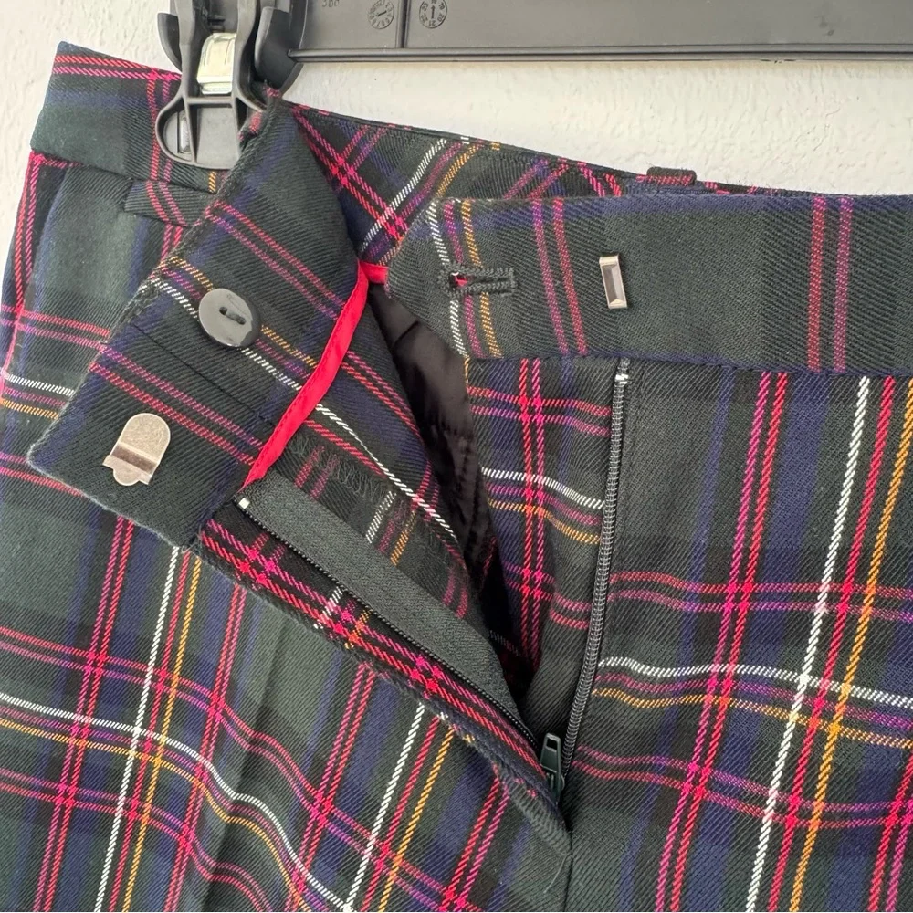 Tommy Hilfiger green red holiday plaid mid rise slim fit stretch pants size 6